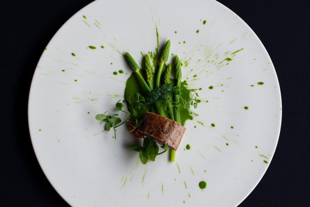 Asperges sauvages au Manoir de la Régate - Crédit : Paul Stefanaggi