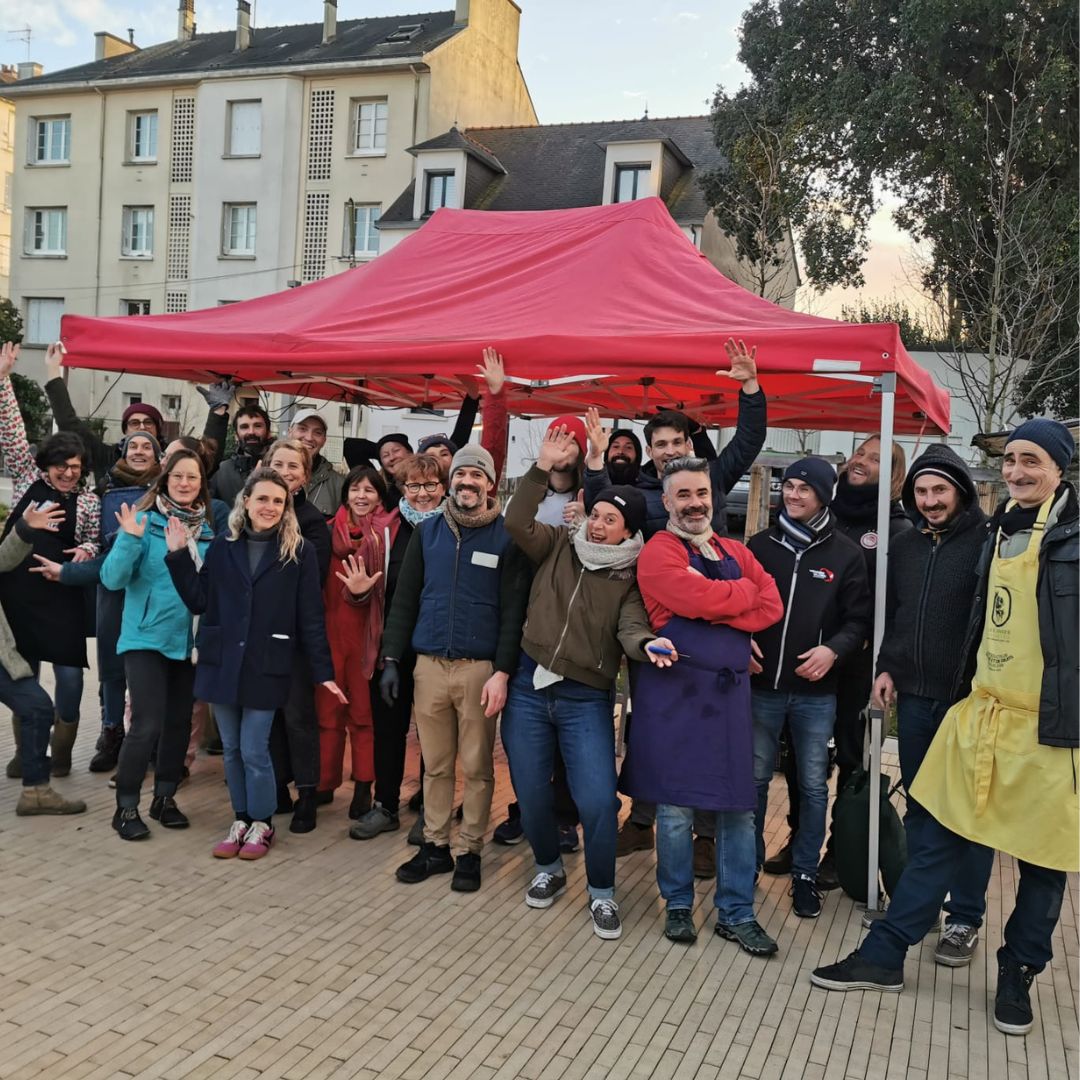 Le marché de la caserne équipe